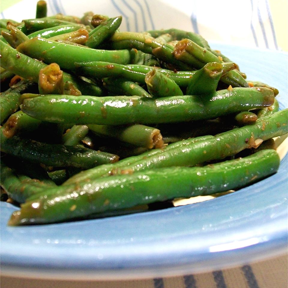 Quick-fried French (green) beans in onion and garlic sauce
