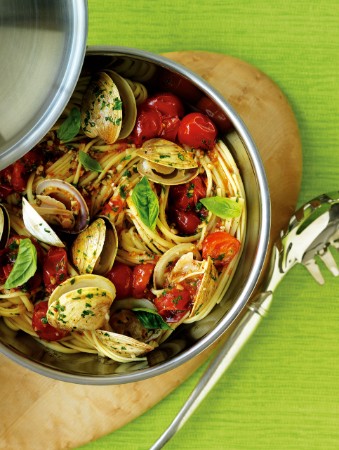 Clams and Cherry Tomatoes with Linguine